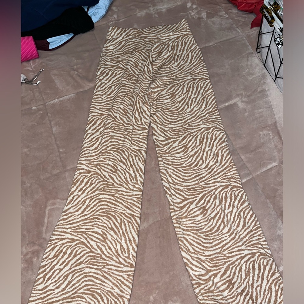 Tan zebra print flare sweater pants size small stretchy waistband